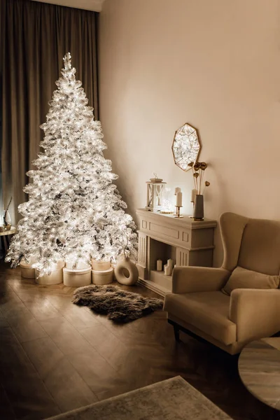 Noel Sıcak Sıcak Bir Akşam Oturma Odasının Tasarımı Noel Ağacı Stok Fotoğraf