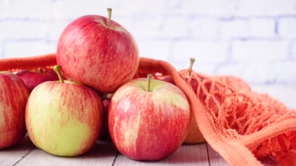 Close up de maçã fresca em um saco de compras — Vídeo de Stock