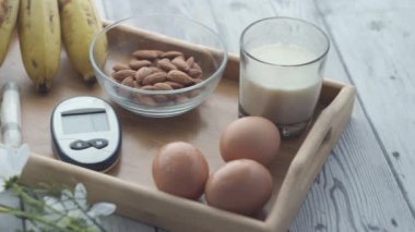 Masada şeker hastalığı ölçüm araçları, muz, yumurta ve süt 