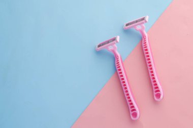 Pembe arka planda Pembe Razor yakın plan.