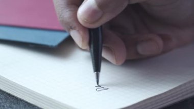 El yazısı yazan kişiyi kapat. 