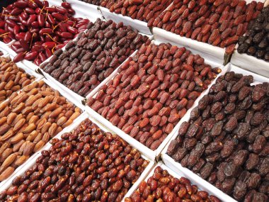  Yerel pazarda çok sayıda meyve satışı tarihi 