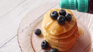  Akçaağaç şurubu krep dökülen 