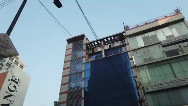 Low angle view hd dhaka city in bangladéš, shoot from car window — Stock video