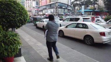 dhaka bangladeş 24 Mayıs 2021 İnsanlar ve trafik kalabalık 