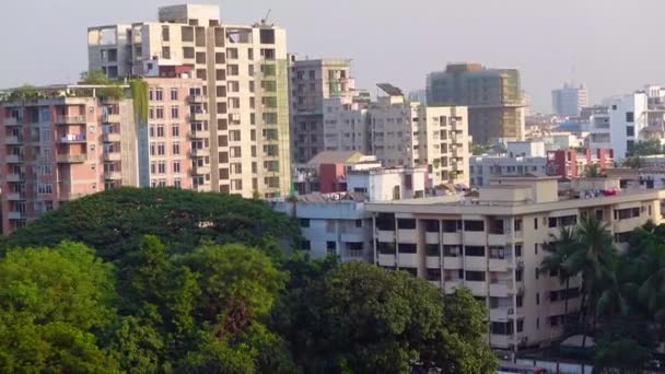 Hög vinkel syn på dhaka stad bostäder och finansiella byggnader på solig dag — Stockvideo