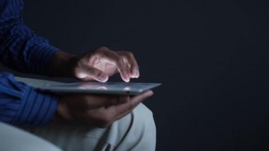 Oturulurken dijital tablet üzerindeki borsa verilerinin analiz edilmesi 