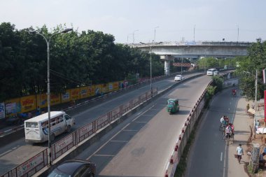 dhaka bangladeş 23 Ağustos 2021 Malibagh 'taki konut binalarının üzerinden uçar