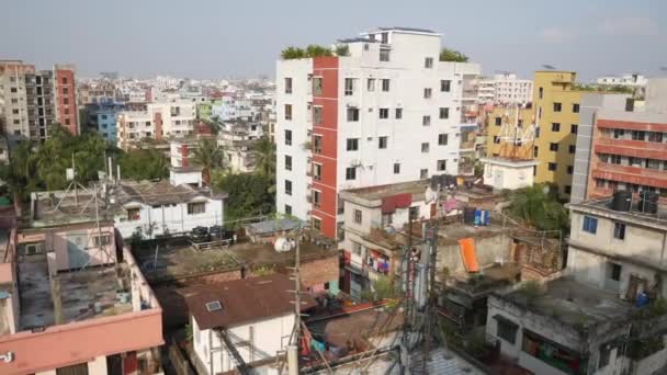 Vista de ángulo alto de los edificios residenciales y financieros de la ciudad de Dhaka en el día soleado — Vídeos de Stock