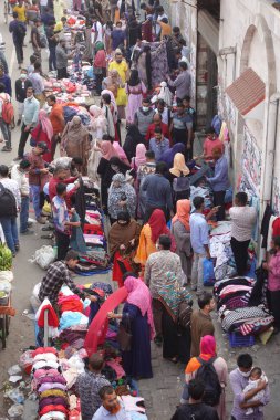 dhaka bangladeş 24 Mayıs 2021 İnsanlar ve trafik kalabalık şehirde hareket ediyor 