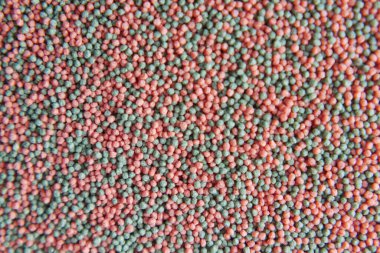 Konteynırdaki evcil balık yemi manzarası 