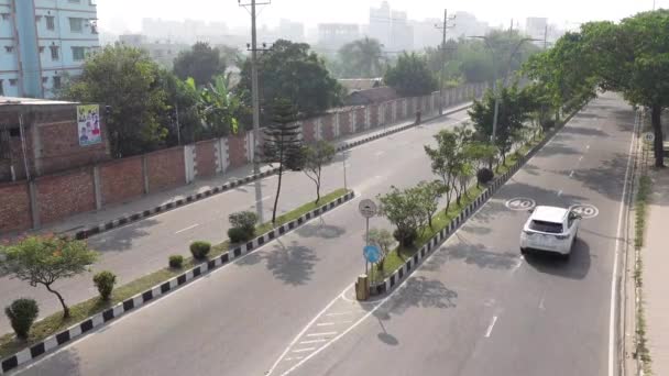 Dhaka bangladesh 24th may 2021, traffic moving in a busy road in hatir jheel — 图库视频影像