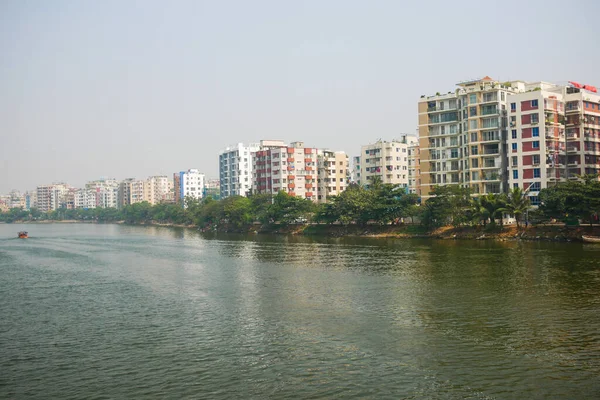 Финансовые и жилые здания в городе Дакка в Бангладеш, — стоковое фото