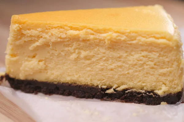 Cheese chocolate and cream cake on a plate on table — Stock Photo, Image