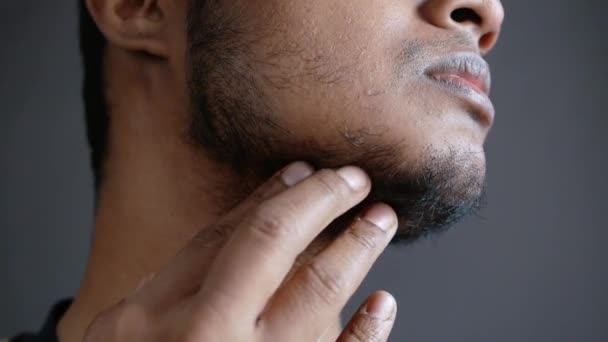 Young man checking his beard close up — Stockvideo