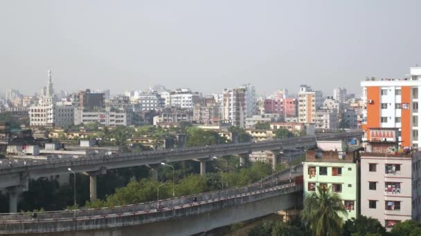Dhaka bangladéš 23. srpna 2021 přeletět nad a obytné budovy na Malibagh — Stock video