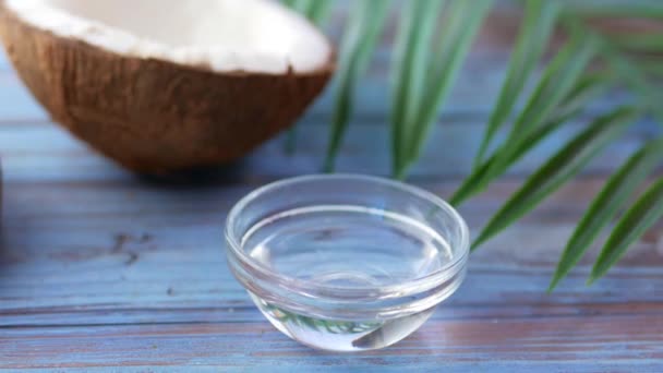 Women hands pick coconut oil from a container – stockvideo