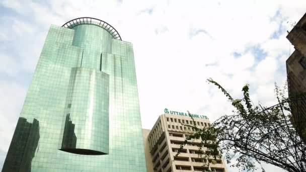 Dhaka bangladesh 23 de noviembre de 201. edificios financieros de bajo ángulo en motijhil — Vídeos de Stock