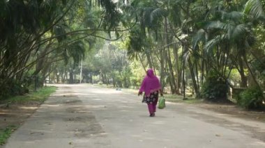 dhaka bangladeş 23 Kasım 2021 Sabah erken saatlerde yürüyüş yolu olan şehir parkları 
