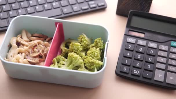 Almoço de negócios saudável no escritório, vista superior — Vídeo de Stock