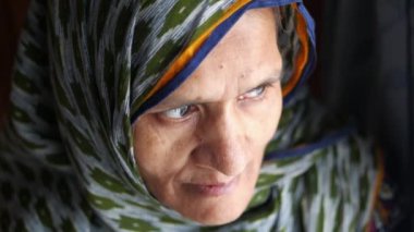 Asyalı yaşlı kadınların gözünün detaylı görüntüsü 