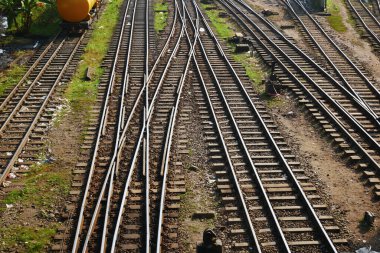 dhaka bangladeş 23 Kasım 2021 tren platformu Khilgao bölgesinde gün batımında 