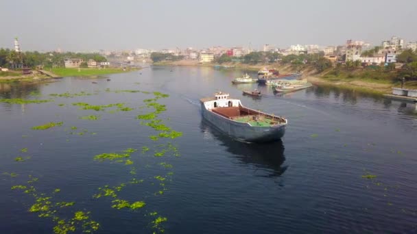 Dhaka Bangladesh 23 juni høj vinkel udsigt over Buriganga flod og både – Stock-video