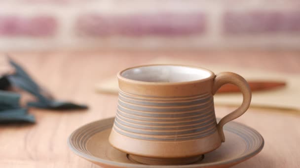 在一杯茶中倒入人造甜味剂 — 图库视频影像