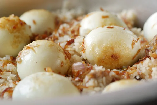 Harina de huevo biryani en un plato en la mesa. —  Fotos de Stock