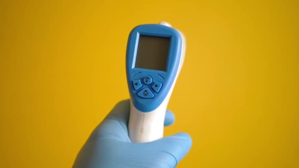 Hand holding infrared thermometer to measuring temperature. — Stock Video