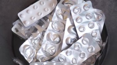 Kutudaki hapların ve su toplayıcılarının üst görüntüsü 