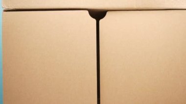 boş bir karton kutu üst görünümü aç 
