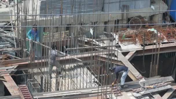 Dhaka bangladesh 23th 12 월 2021 일 건축 현장에서 일하는 노동자 — 비디오
