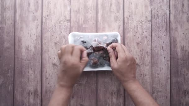 Open a take away packet of raw champignon mushroom — Stock Video