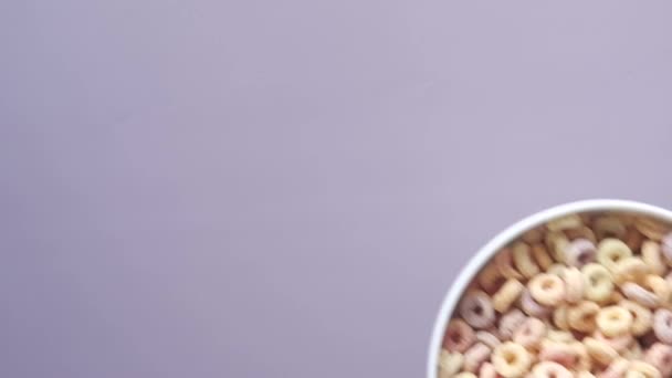 Close up of colorful cereal corn flakes in a bowl — Vídeo de Stock