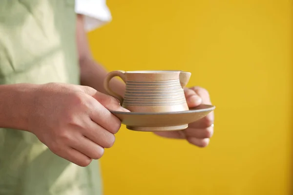 Чашка зеленого чая с копировальным местом — стоковое фото