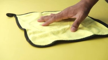 Kişi el temizleme masası kumaşla 