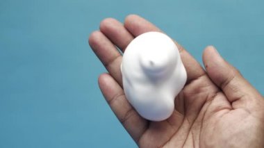  Tıraş köpüğünün üst görünümü 
