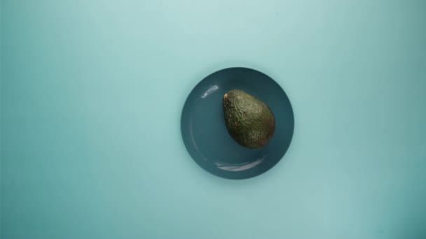 Hand pick a slice of avocado from a plate — Stock Video