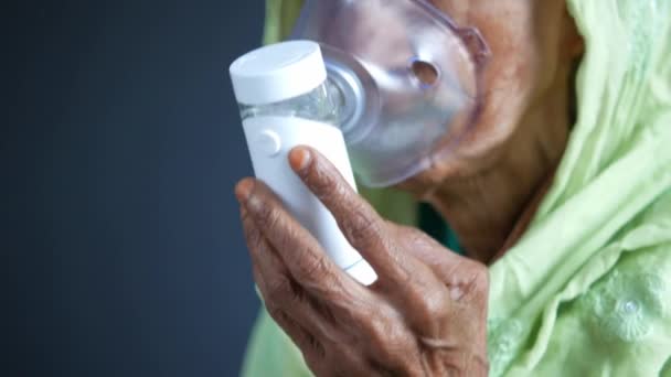 Senior women using nebulizer close up — Stockvideo