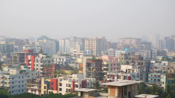 Vista ad alto angolo della città di Dacca edifici residenziali e finanziari nella giornata di sole — Video Stock