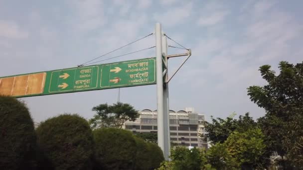 Dhaka bangladesh 24th may 2021, traffic moving in a busy road in hatir jheel — 图库视频影像