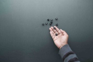 Siyah Arkaplan Görünümünde Siyah Zar 