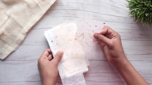 Homens mão sobre papel artesanal de perto — Vídeo de Stock