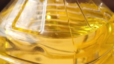 Ayçiçeği yağı şişesini kapat 