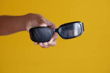 idman vizyonu için delikli Perforasyon gözlüğü