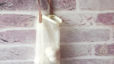 Sarımsağı tekrar kullanılabilir bir çantaya koy. 