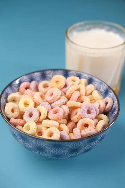 Close up of colorful cereal corn flakes in a bowl — Fotografia de Stock