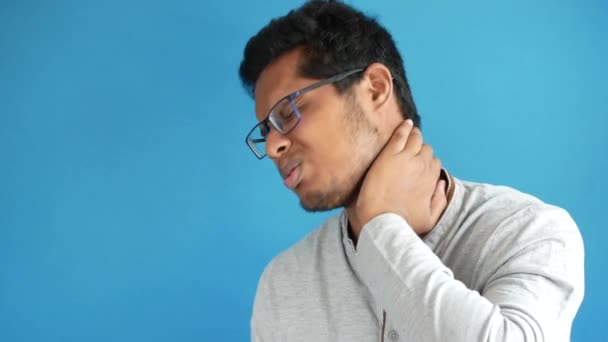 Man suffering chronic neck pain — Stock Video