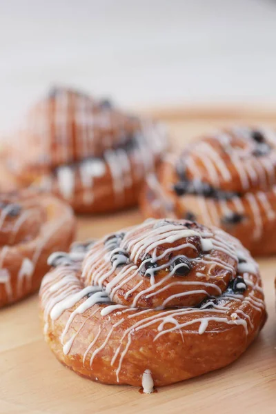 Close up cinnamon danish roll on table — Stock Photo, Image